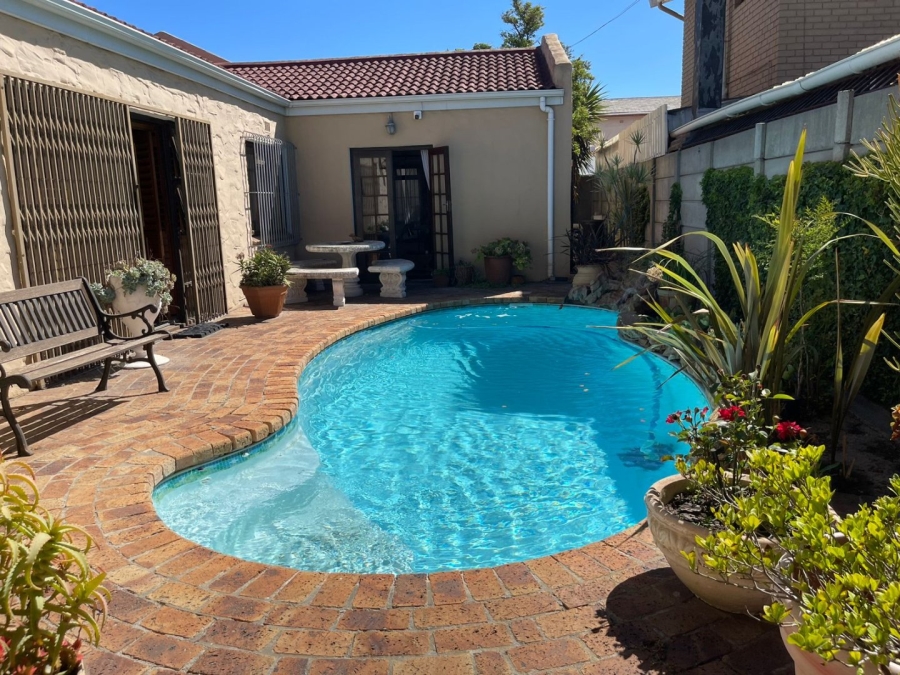 3 Bedroom Property for Sale in Erica Township Western Cape